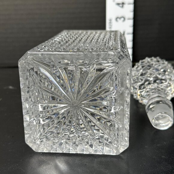 Vintage cut glass heavy medium 10x3x3 beverage liquor decanter with stopper - Picture 6 of 6
